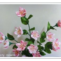 Цветы из кружочков ткани