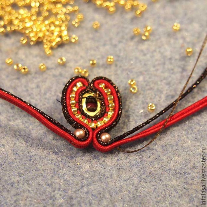 Сутажная брошь "Аленький цветочек"