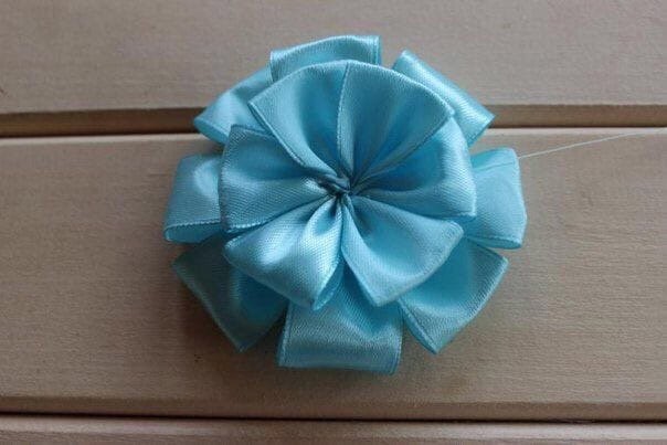 Бантики из атласных лент