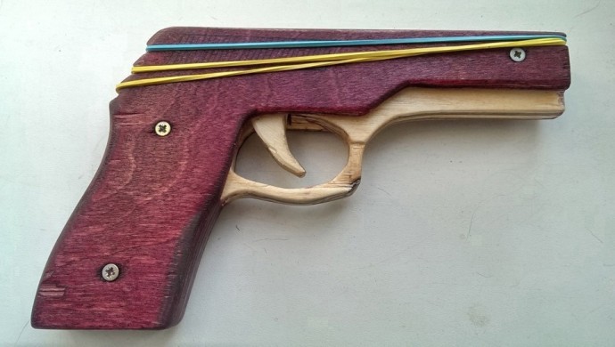 Самоделка для хулигана: пистолет-резинкострел