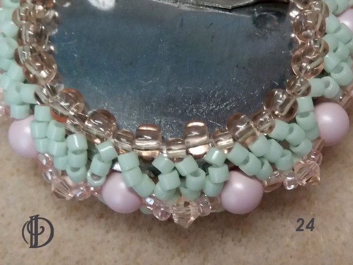 Лунная брошь с кабошоном-лунасофтом Лунная брошь с кабошоном-лунасофтом