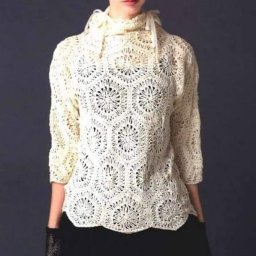 Нежный пуловер из ажурных мотивов