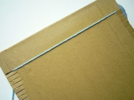 Плетём коврик без ткацкого станка при помощи картона и вилки