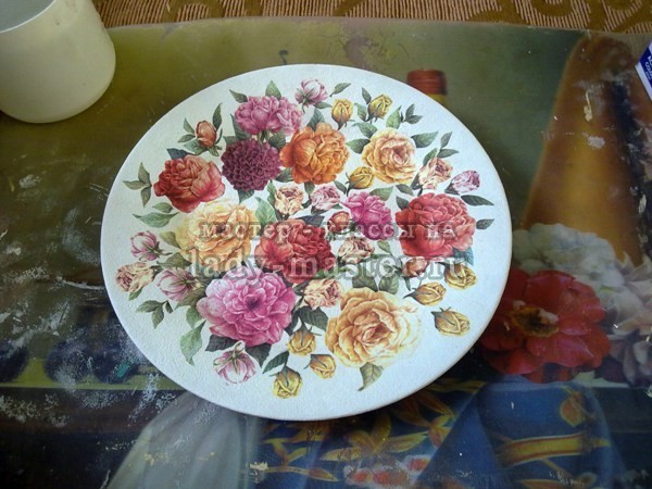 ​Декупаж тарелки в стиле "шебби-шик"