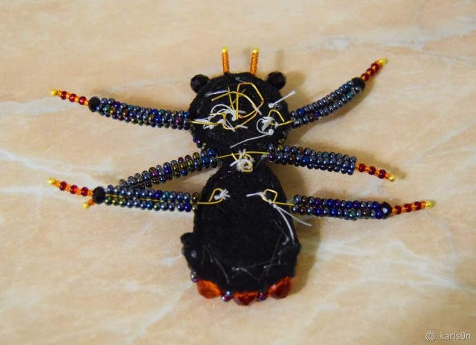 Изготавливаем брошь "Узорчатый жучок"