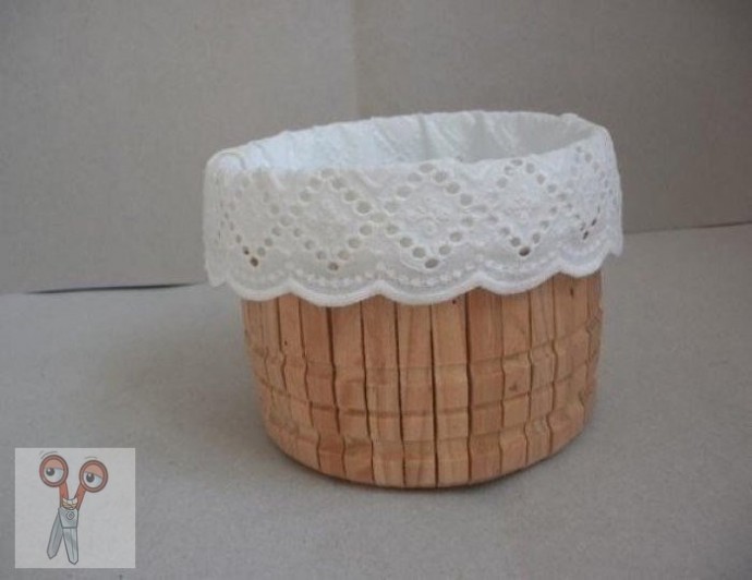 ​Корзинки из деревянных прищепок и пластиковых банок