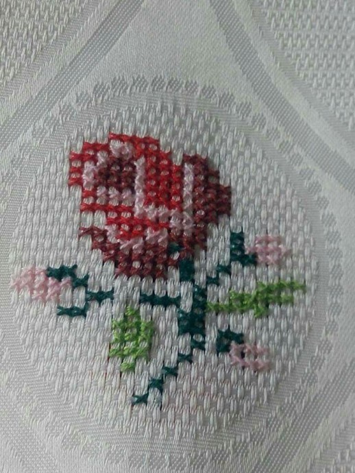 Вышиваем красивые цветущие розы