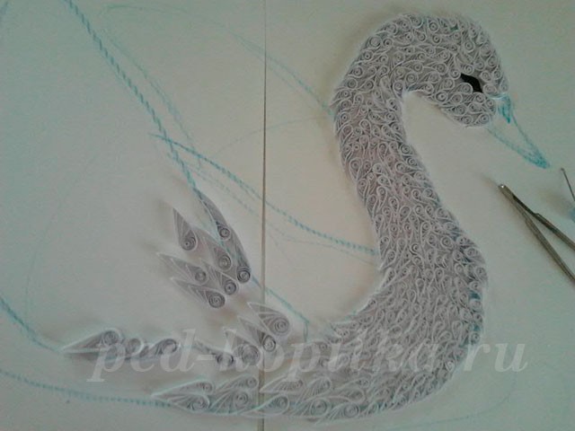 Лебедь в технике квиллинга