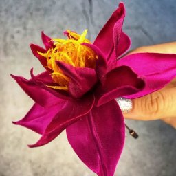 Брошка-пин "Лотос"