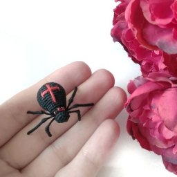 Маленький паучок крючком