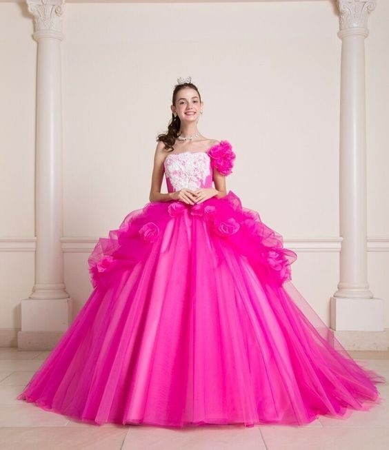 ​Необычные платья для торжественных мероприятий