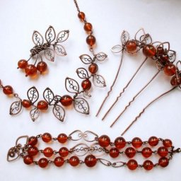 Украшение из старых бус