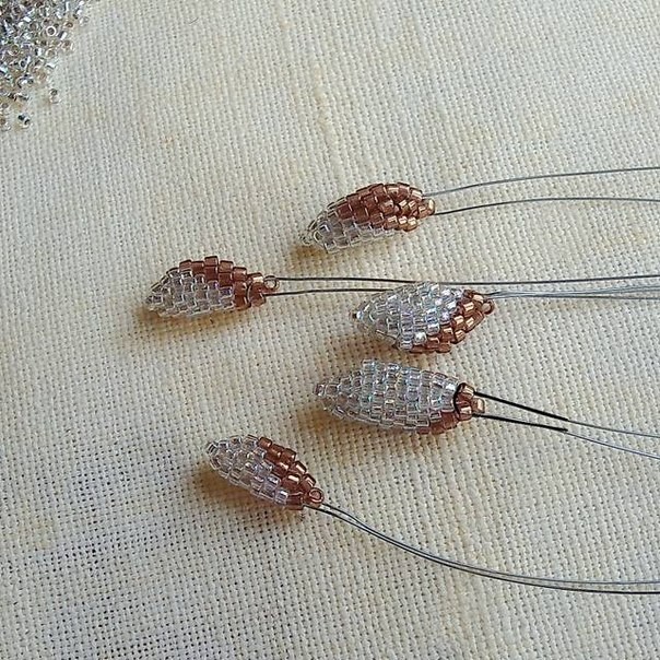 ​Веточка вербы из бисера