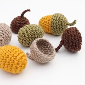 Жёлуди вязаные крючком