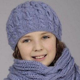 Шапка и шарф, связанные интересным узором