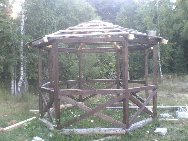 Строительство восьмиугольной беседки с крышей из металлопрофиля своими руками