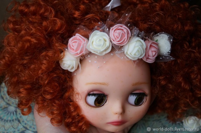 Ободок из роз для интерьерной куклы Ободок из роз для интерьерной куклы