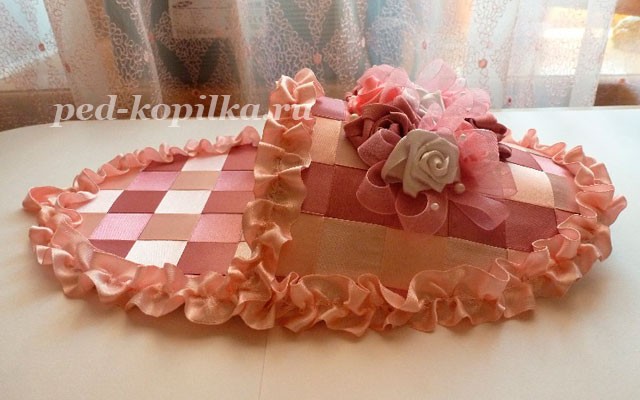 Лапоть из атласных лент