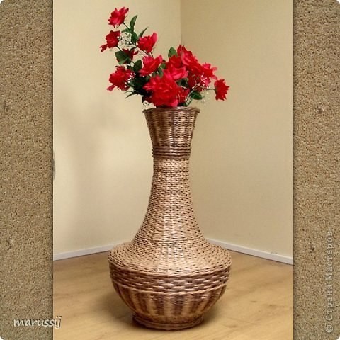 Ваза из газетных трубочек