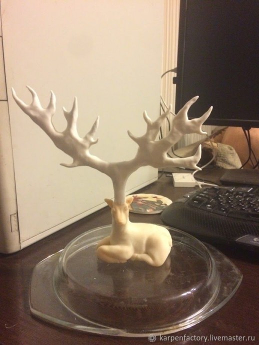 Подставка для украшений в виде оленя