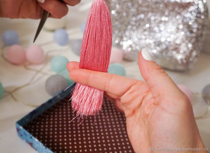 Делаем кисточку из ниток