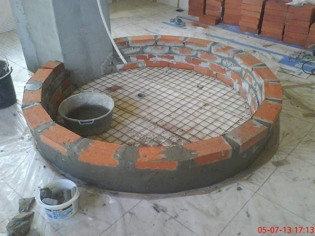 Оригинальная ванна из кирпича своими руками