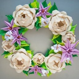 Венки из бумажных цветов