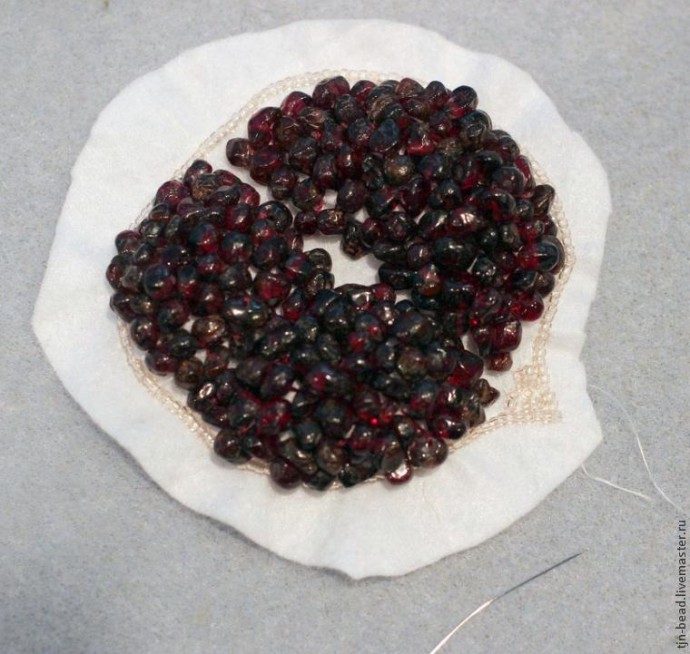 Аппетитная и сочная брошь "Гранат"