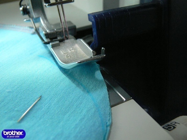 Как сделать повороты при работе на оверлоке