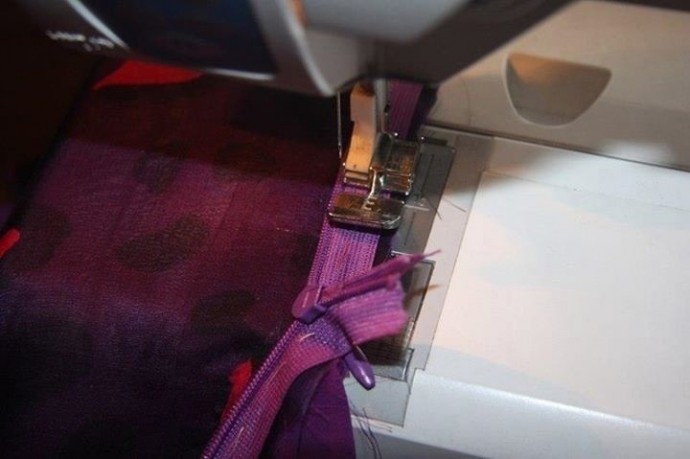 Вшиваем молнию в изделие из шифона: тонкости и особенности