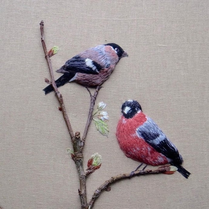 Невероятная объёмная вышивка птичек