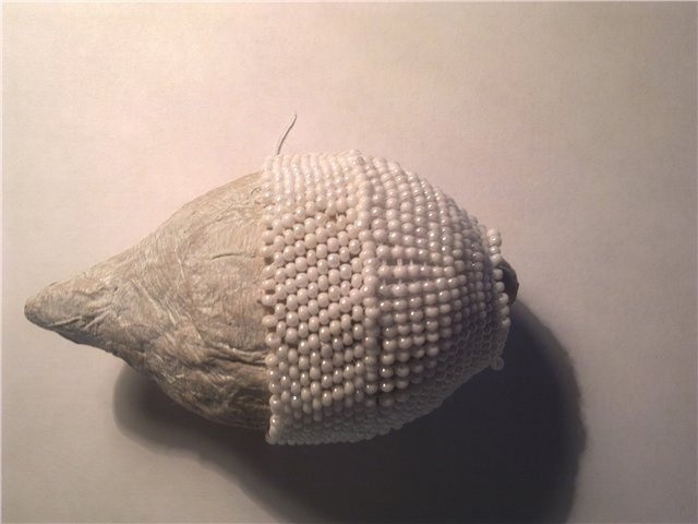 Лебедь из бисера или мелких бусин