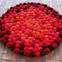 ​Коврик из помпонов