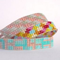 ​Пестрый браслет из бисера