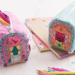 Вышиваем сказочные домики на пеналах