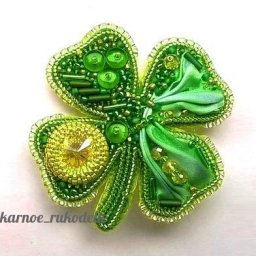​Брошь из бисера в виде листа клевера