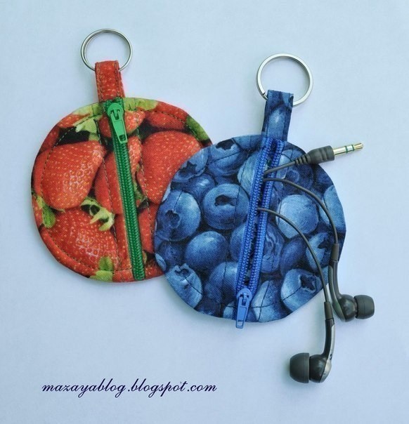 Сумочка-брелок для хранения наушников