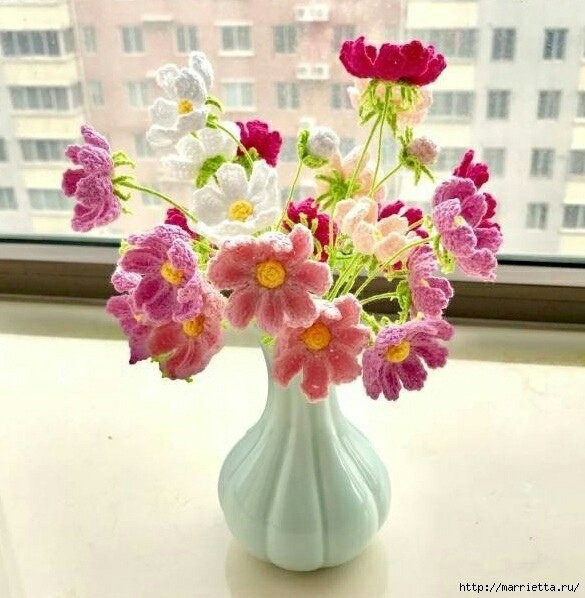 Нежные вязаные цветы