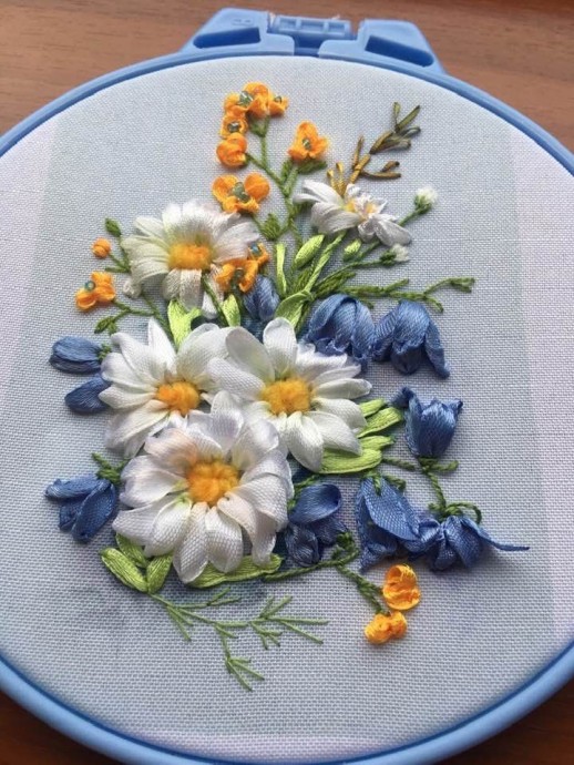Шикарные цветы вышитые летами: идеи для вдохновения Шикарные цветы вышитые летами: идеи для вдохновения