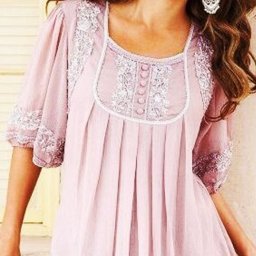 Нежная красивая блуза