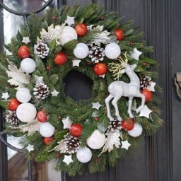 ​Новогодний венок с хвоей