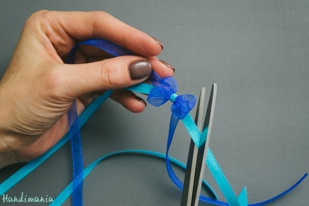 Делаем маленький бантик на вилке