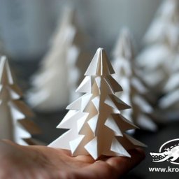 Прекрасная ёлочка из белой бумаги