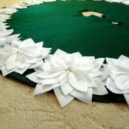 Нарядные юбочки под елочку с фетровой пуансетией