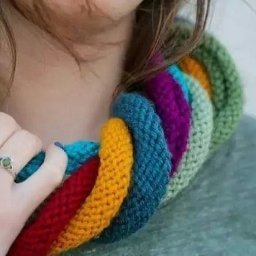 Необычный вязаный шарфик