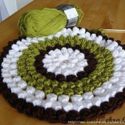 ​Плотный коврик лёгким узором