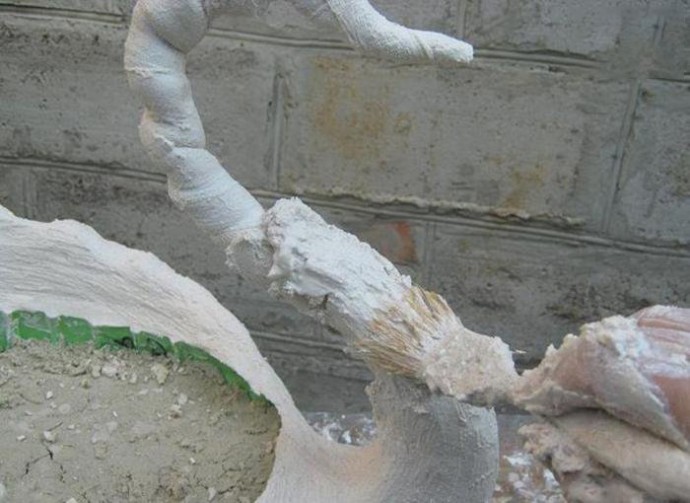 Делаем кашпо из гипса и пластиковой бутылки