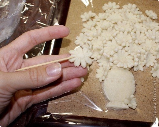 ​Картина из соленого теста с ромашками