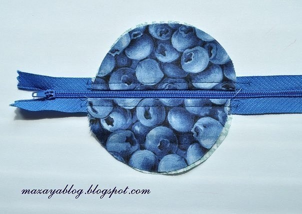 Сумочка-брелок для хранения наушников