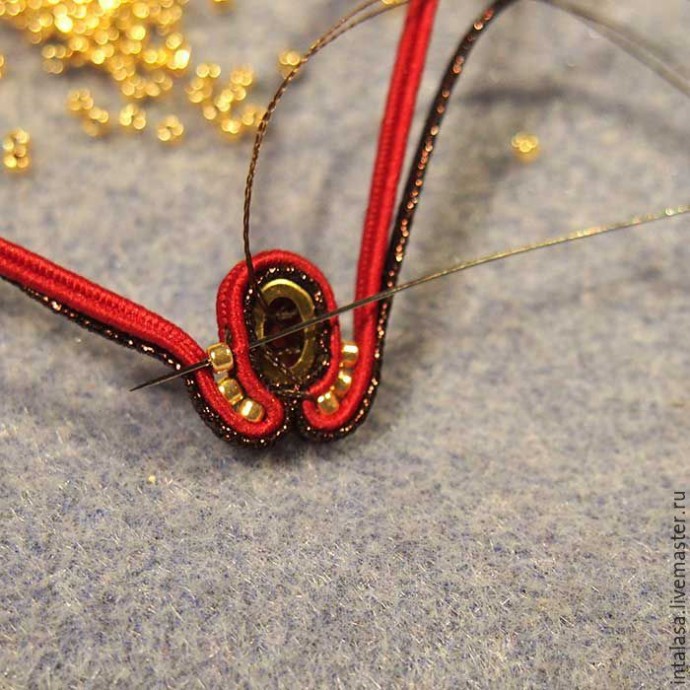 Сутажная брошь "Аленький цветочек"